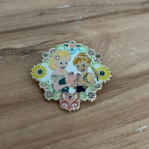 Disney Trading Pin Frozen gift box with flowers